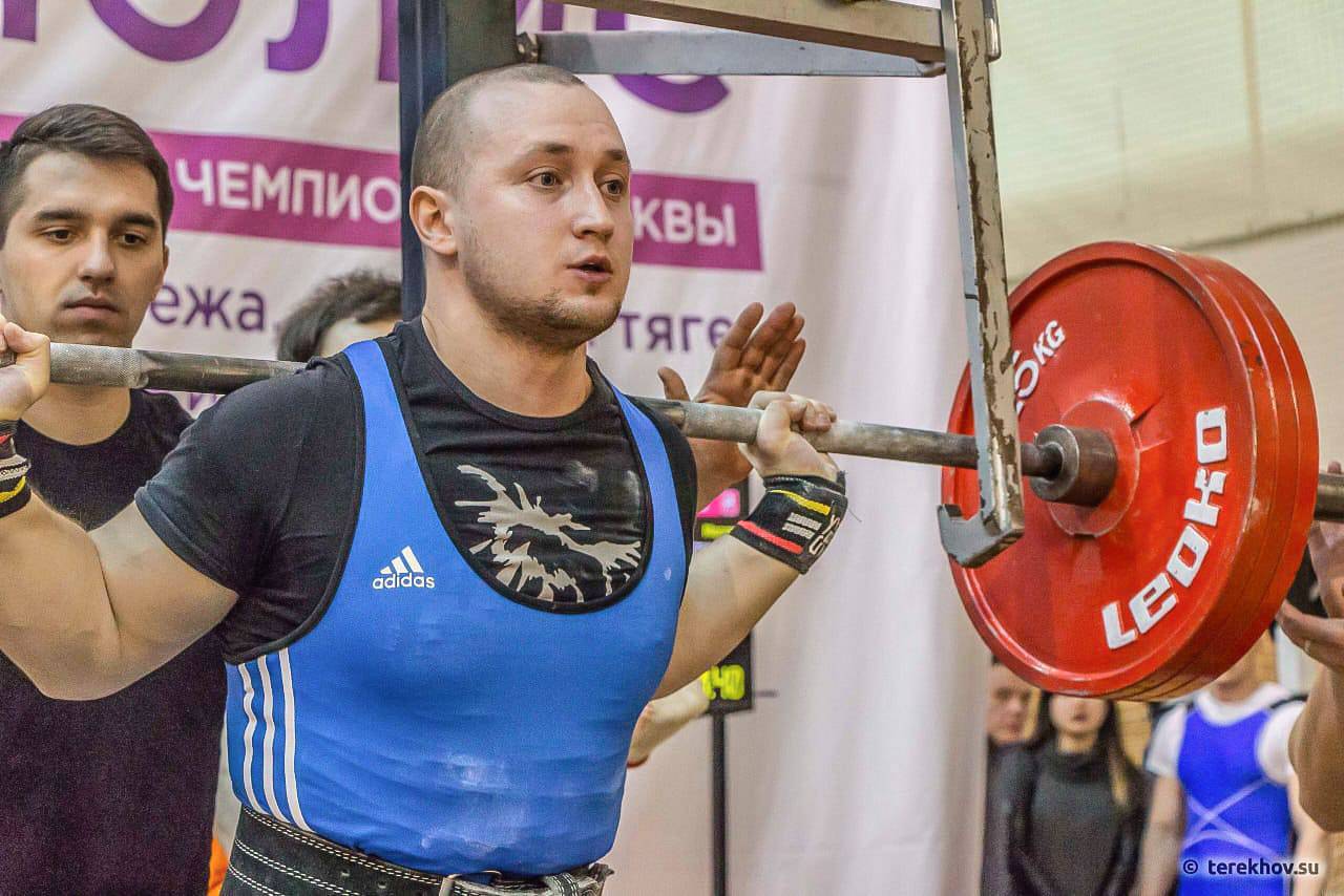 В день создания Международной федерации пауэрлифтинга в традиционной рубрике «Знай наших» мы рассказываем о сотруднике 1 полка вневедомственной охраны — Евгении Моисееве.