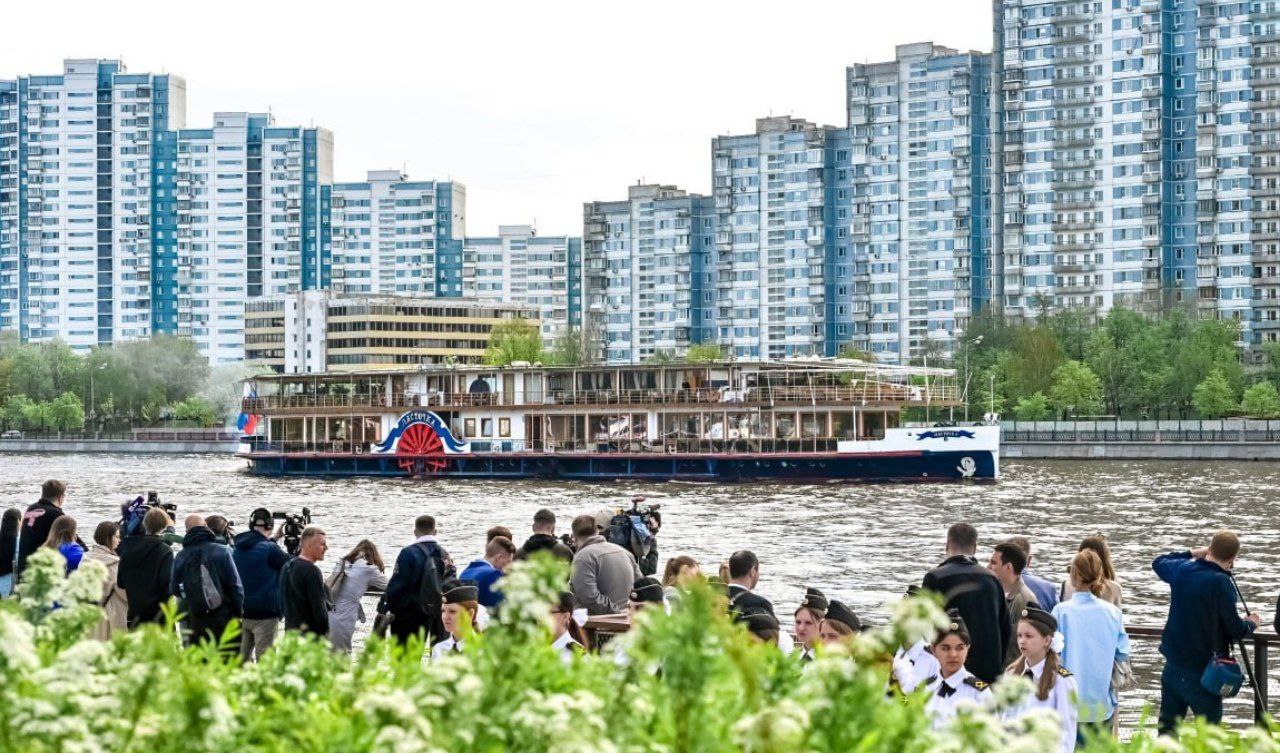 Всего в рамках мероприятия с городских набережных жители и гости столицы смогли увидеть 20 судов разных типов — от классических до самых современных. Фото: Telegram-канал Департамента транспорта и развития дорожно-транспортной инфраструктуры Москвы
