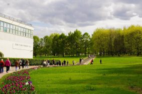 Для прогулки по царской резиденции на портале разместили специальный аудиогид. Фото: Ксения Догонашева, «Вечерняя Москва»