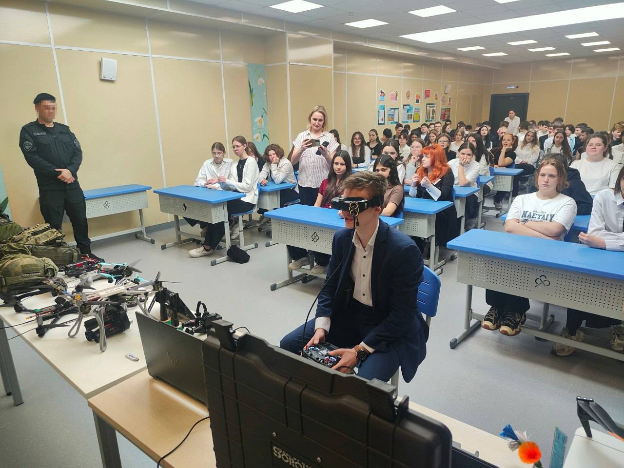 Бойцы ОМОН «Авангард» провели урок мужества для школьников в Красногорском районе