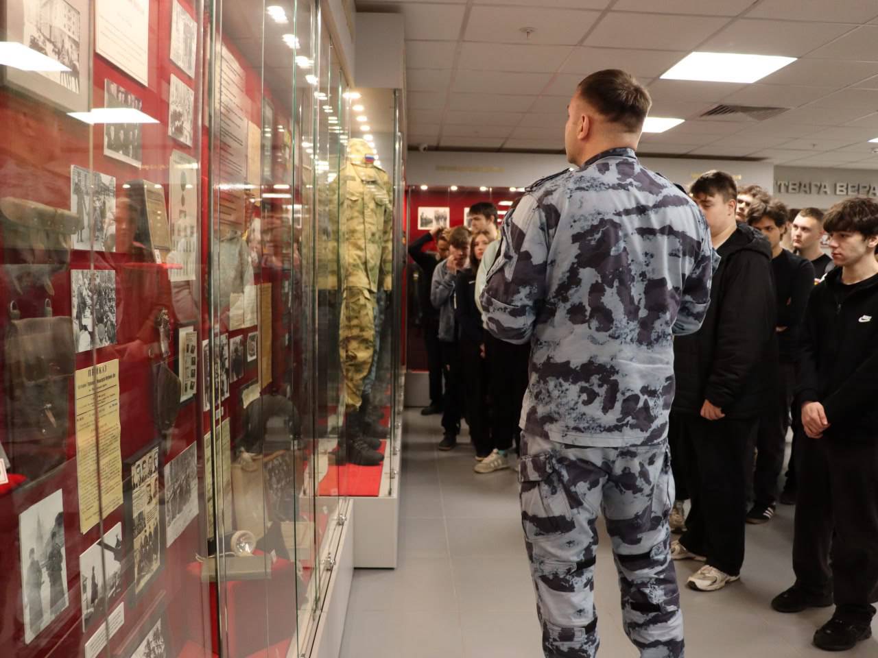 Сотрудники ОМОН «Авангард» провели день открытых дверей