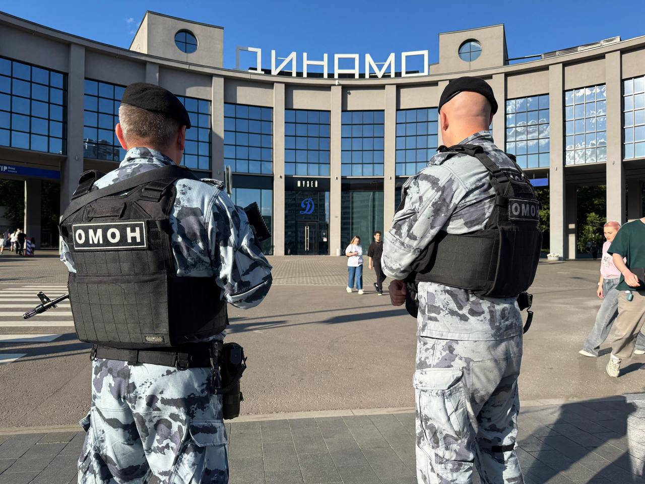 Военнослужащие и сотрудники Росгвардии обеспечили безопасность международного футбольного матча в Москве