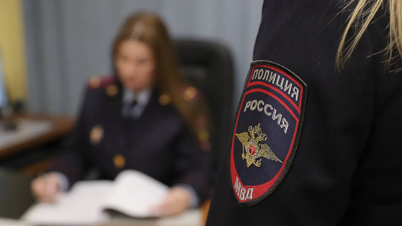 В столичном районе Братеево задержана подозреваемая в грабеже из магазина одежды