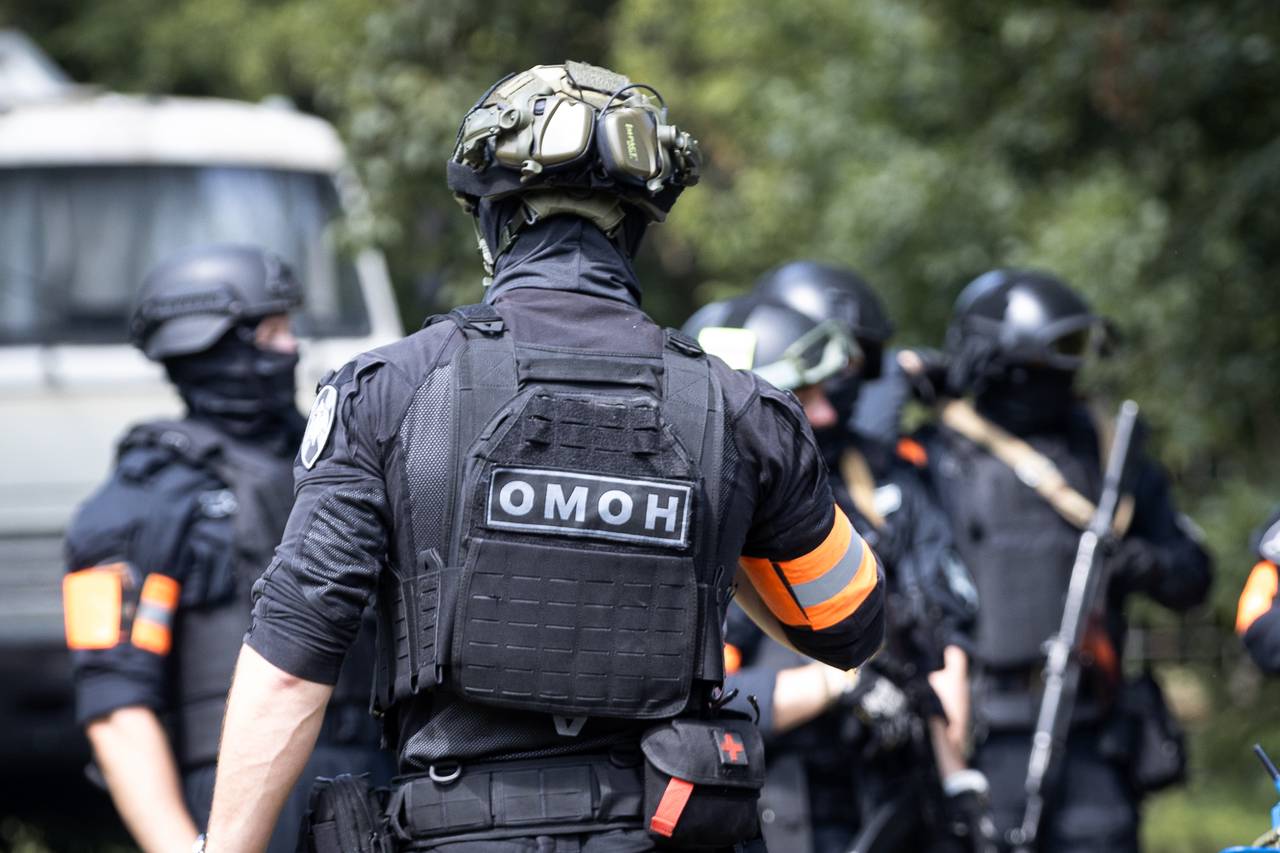 При участии столичного спецназа Росгвардии задержаны подозреваемые в организации незаконной миграции