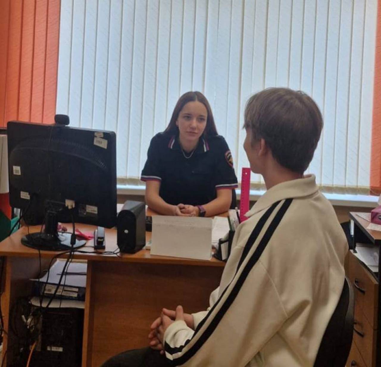 Полицейские УВД юга столицы провели профилактические беседы с поднадзорными подростками