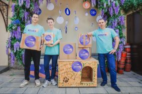 Помощь собрали в штабах и «Домиках добра», которые функционируют в рамках проектов «Москва помогает» и «Время добра». Фото: пресс-служба Комитета общественных связей и молодежной политики города Москвы