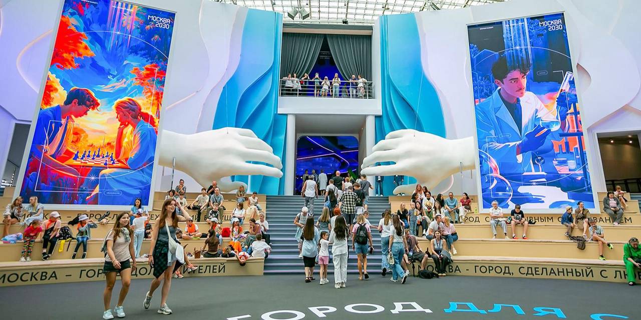 Поднять в воздух дрон и стать финансово грамотным: чему можно научиться на форуме «Москва 2030»
