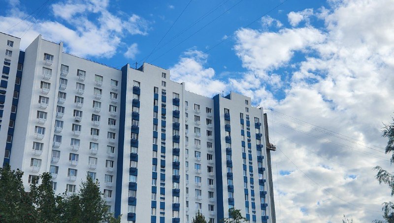 За последний месяц лета в Нагорном проверили многоквартирные дома на наличие в них установленных тревожных кнопок сигнализации и исправности пожарно-охранной системы. Также специалисты убедились в соответствии эвакуационных планов, размещенных в жилых зданиях. Фото: Алина Моисеенко, «Вечерняя Москва»