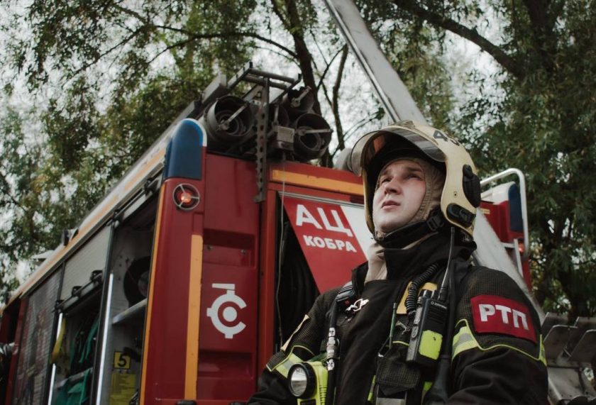Показные учения от сотрудников столичного управления МЧС прошли в одной из школ ЮАО