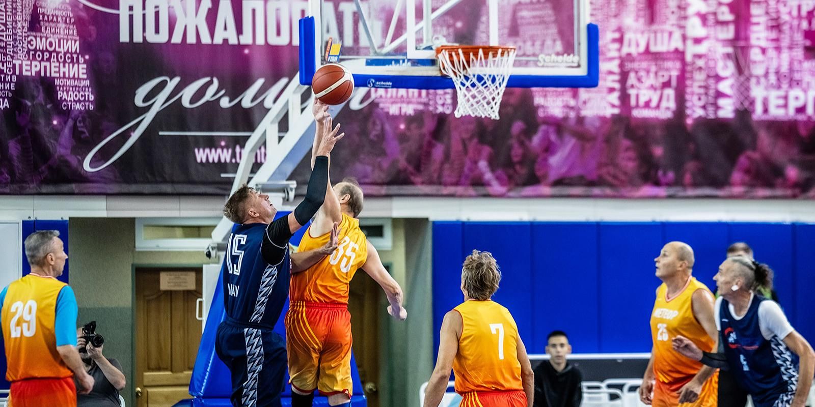 Юных жителей Москвы пригласили на занятия по баскетболу в СК «Братеево»