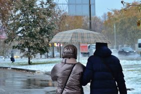 Помимо прочего, в предстоящие выходные прогнозируются осадки в виде мокрого снега и снега, а также образование гололедицы. Фото: Анна Быкова, «Вечерняя Москва»