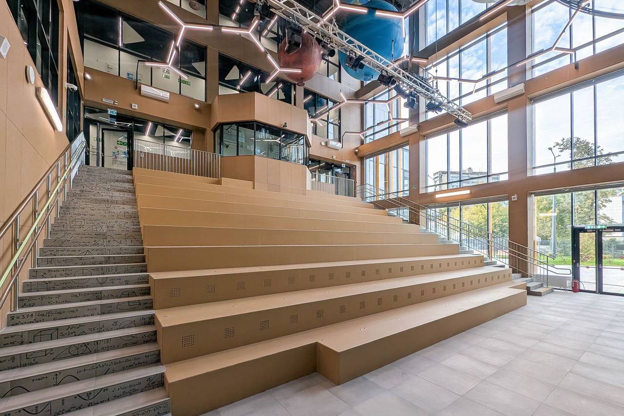 С начала года за счет городского бюджета в столице построили и  реконструировали 14 объектов образования. Фото: пресс-служба Департамента гражданского строительства города Москвы