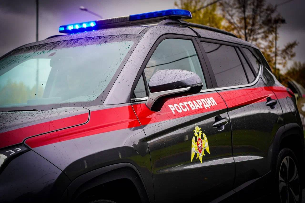 В Москве росгвардейцы задержали дебошира, устроившего погром в хостеле