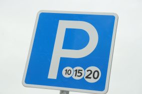 Он также добавил, что всего для жителей Москвы, которые водят автомобили, доступны для размещения 3,8 тысячи парковочных мест. Фото: Анна Быкова, «Вечерняя Москва»