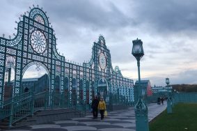 На данный момент специалисты КГХ города Москвы заканчивают работы по обустройству зоны для падл-тенниса и небольшого павильона. Фото: Алина Моисеенко, «Вечерняя Москва»