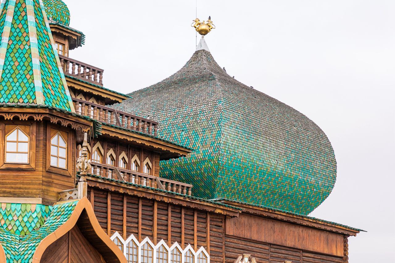 Развернут экспозицию во Дворце царя Алексея Михайловича. Фото: официальная страница МЗ «Коломенское» в социальных сетях