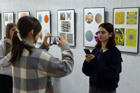 В завершение творческой инициативы разработанную телепередачу «На связи» показали для всех на большом экране. Фото: сайт РГУ имени Алексея Косыгина