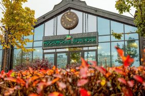 В процессе перформанса музыкантам разрешается играть на одном медно-духовом инструменте. Фото: пресс-служба Департамента торговли и услуг города Москвы