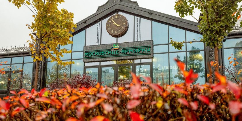 В процессе перформанса музыкантам разрешается играть на одном медно-духовом инструменте. Фото: пресс-служба Департамента торговли и услуг города Москвы