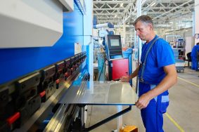 Программа МаИП способствует развитию инфраструктуры районов Москвы, так как в рамках инициативы по всему городу продолжают возводить социально значимые объекты недвижимости, такие как общественно-деловые, торговые и физкультурно-оздоровительные комплексы. Фото: сайт мэра Москвы