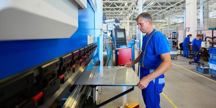 Программа МаИП способствует развитию инфраструктуры районов Москвы, так как в рамках инициативы по всему городу продолжают возводить социально значимые объекты недвижимости, такие как общественно-деловые, торговые и физкультурно-оздоровительные комплексы. Фото: сайт мэра Москвы