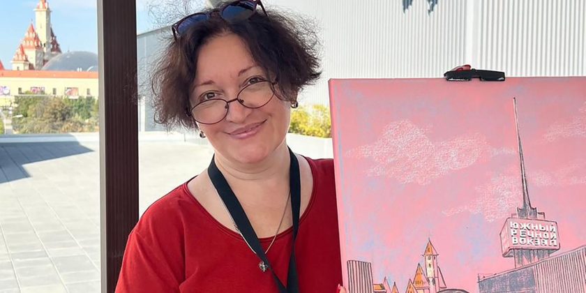 Спикер лекции «Индустриально-урбанистические зарисовки: архитектура, транспорт, люди» Ольга Кончаловская является участником проекта «Искусство в метро» с самого старта инициативы, а уже во втором сезоне программы художницу удостоили звания «Художник сезона». Фото: пресс-служба Московского метрополитена