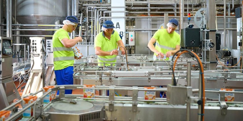 Здесь выпускают такую продовольственную продукцию для детей, как соки, творожки, фруктовые, овощные и мясные пюре, кефир, смеси и жидкие каши. Фото: пресс-служба Департамента инвестиционной и промышленной политики города Москвы