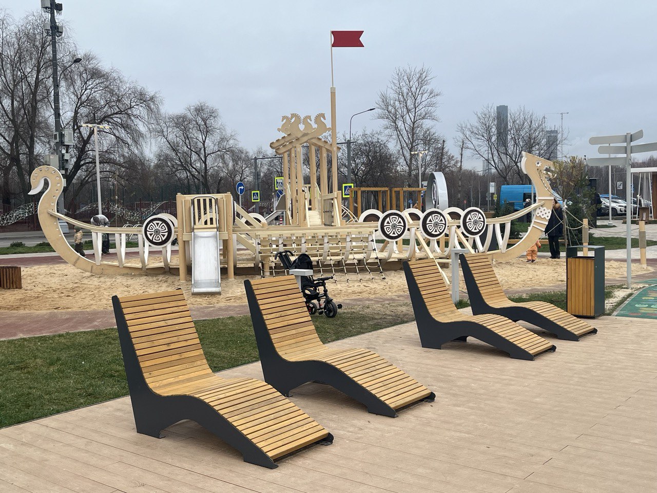 Детскую площадку открыли рядом с Московской верфью