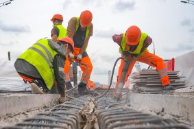 Руководитель подконтрольного ведомства добавил, что по плану закончить работы на 6 дорожных участках. Фото: пресс-служба комплекса городского хозяйства Москвы