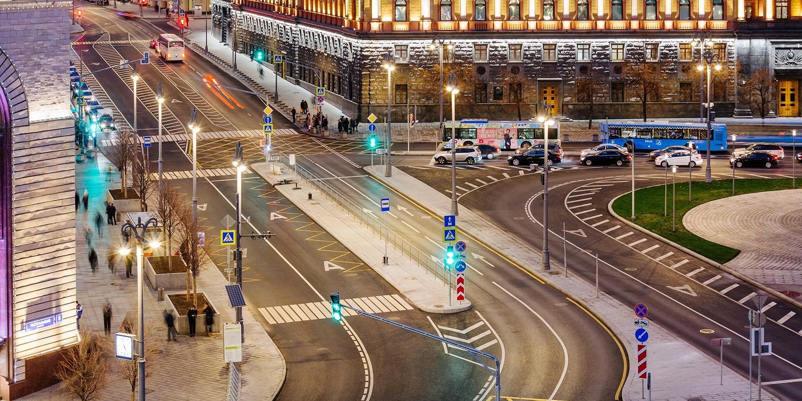 Для быстрого проезда на столичных перекрестках специалисты ЦОДД настроили режим светофоров по 630 адресам. Фото: пресс-служба Центра организации дорожного движения