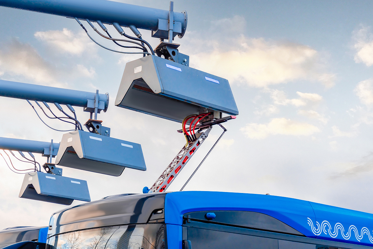 Станции позволят запустить электробусы сразу в три округа — Южный, Северный и Северо-Западный. Фото: медиабанк «Мосфото»