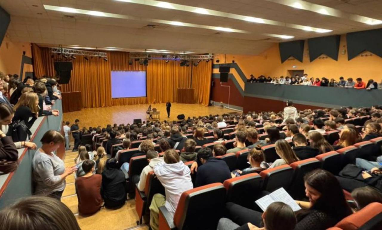 В Институте спорта и туризма состоялась встреча студентов с сотрудником Центра по противодействию экстремизму УВД по ЮАО по инициативе члена Общественного совета Марата Зайнетдинова