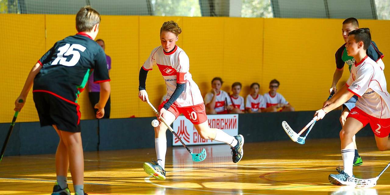 Почти как хоккей: где в Москве проходят тренировки по флорболу. Фото: пресс-служба Департамента спорта города Москвы