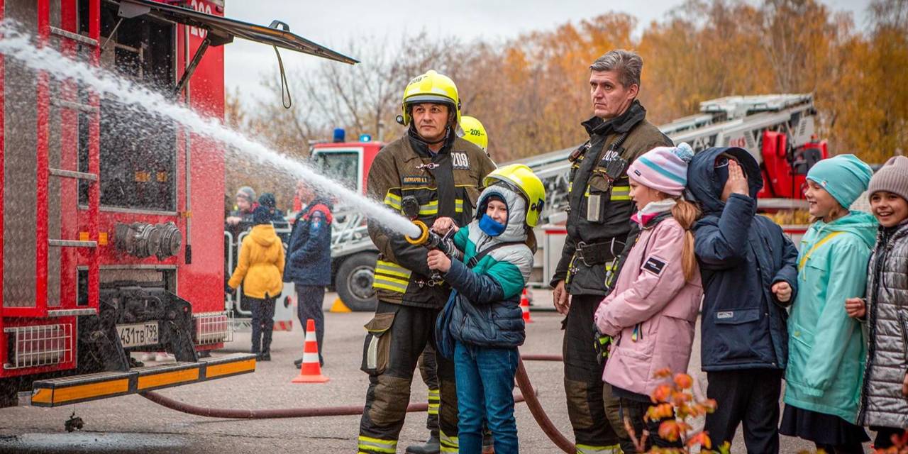 Более 2000 мероприятий для детей провели работники Департамента ГОЧСиПБ в 2025 году
