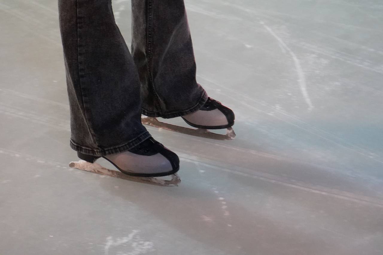 Как стрела бегу по льду!..