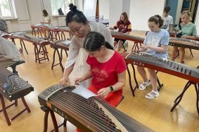 От сербского до суахили: какие языки изучают московские школьники. Фото: пресс-служба Департамента образования и науки города Москвы