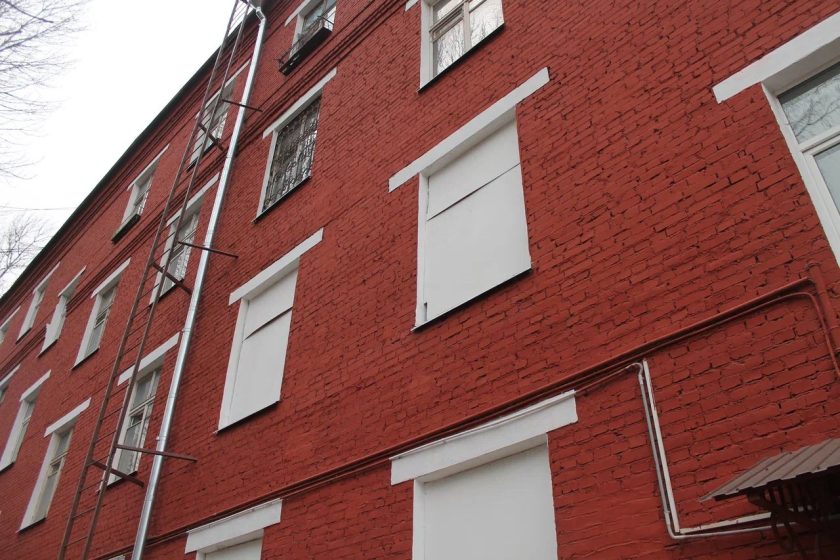 Былой облик вернули зданию 1958 года постройки на юге Москвы в рамках программы капремонта