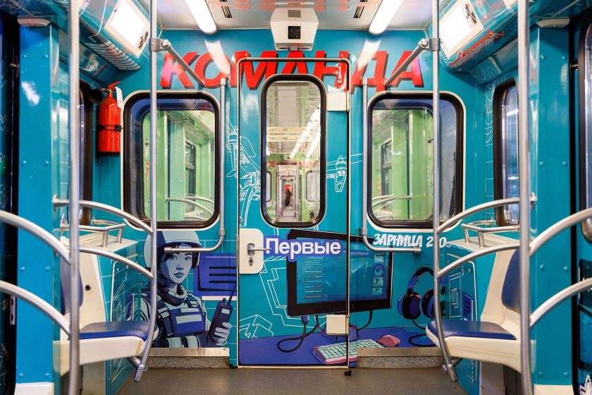 Вагоны проекта «Движение Первых» посвятили таким флагманским проектам объединения, как «Зарница 2.0», «Медиапритяжение», «Волонтеры науки», «Вызов Первых» и «Школьная классика». Фото: пресс-служба Московского метрополитена