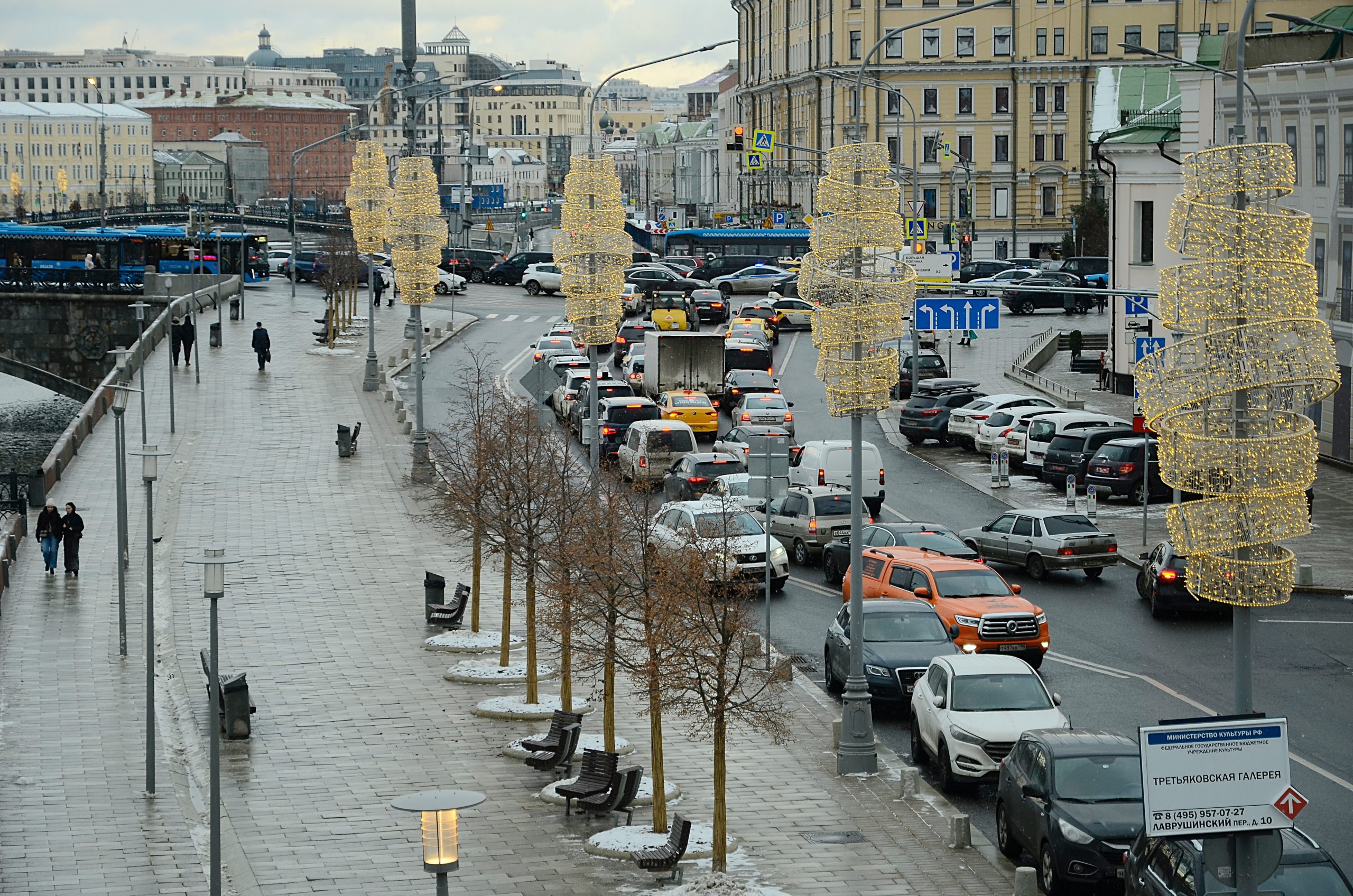 Более 40 тонн гумпомощи собрали активисты столичного Центра развития. Фото: Анна Быкова, «Вечерняя Москва»