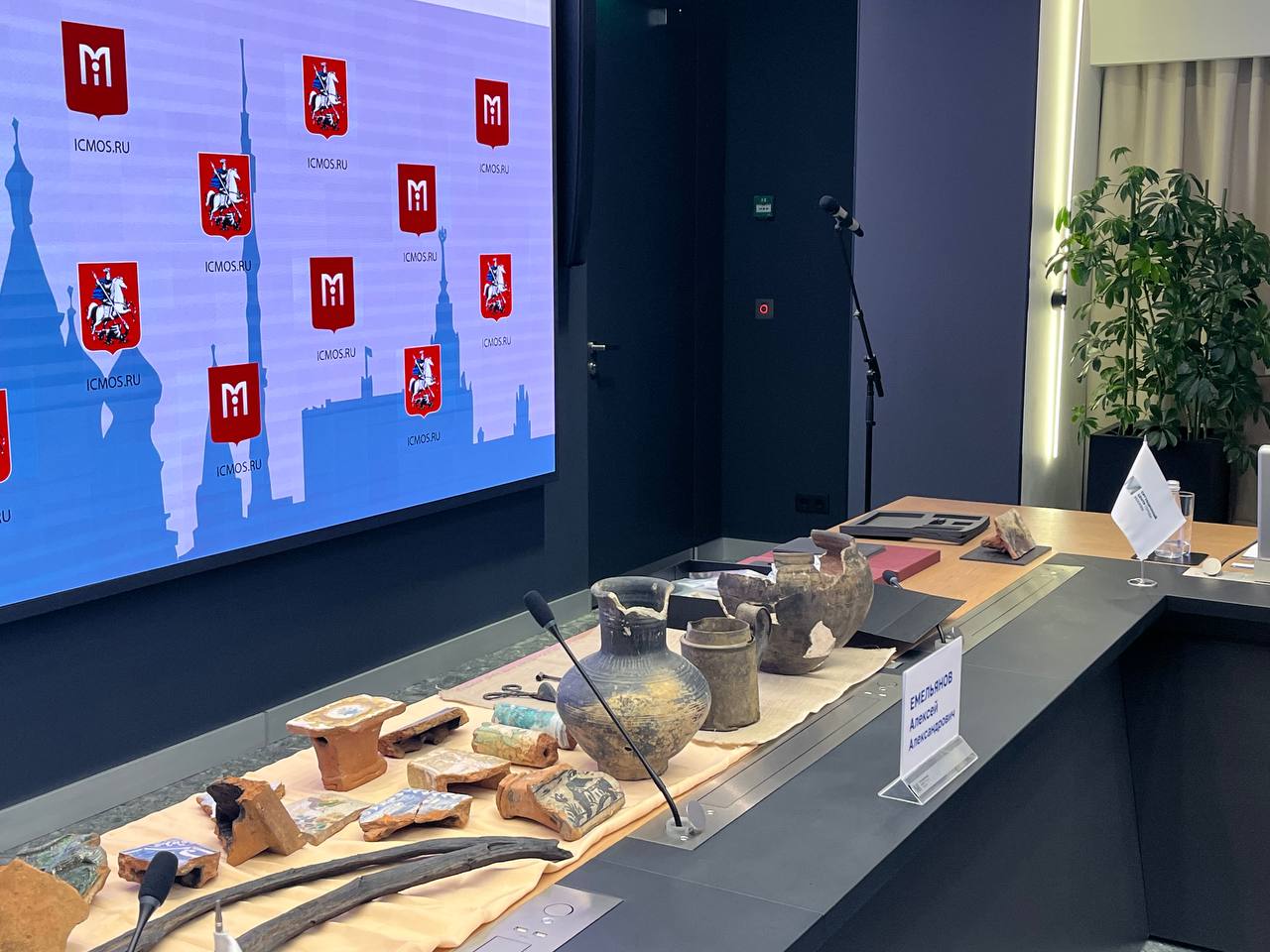 Итоги археологического сезона 2025 года подвел руководитель Департамента культурного наследия города Москвы