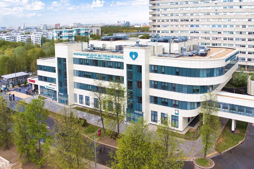 Территорию Флагманского центра на базе ГКБ имени Валентина Буянова благоустроили в рамках АИП