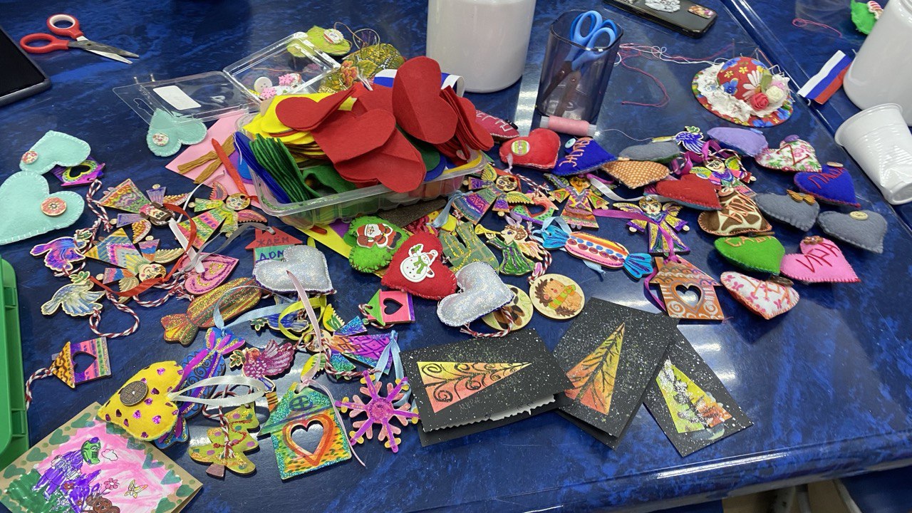 Письма с пожеланиями и подарки: как москвичи поздравляют бойцов на передовой с Новым годом. Фото: пресс-служба префектуры Центрального административного округа города Москвы