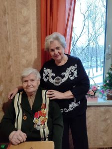 На фото Анна Александровна Дудкина (слева) с Натальей Роговой, председателем Первичной организации совета ветеранов №7. Фото: из личного архива Анны Александровны Дудкиной