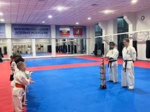 На фото чемпион Даниил Фомин и его тренер Шамсудин Абудрашидов. Фото: Геор Габараев, «Вечерняя Москва»