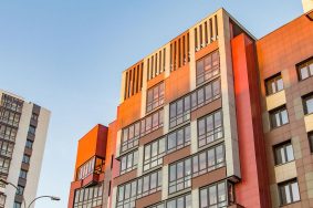 Решение о модернизации земельных участков, которые на данный момент заняты складскими постройками, неэксплуатируемыми зданиями и другими устаревшими объектами, разработали в Правительстве Москвы. Фото: сайт мэра Москвы