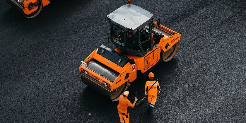 Предыдущие работы по замене асфальтобетонного покрытия на Симоновском Валу произвели 5 лет назад, в 2020 году. Фото: пресс-служба ГБУ «Автомобильные дороги»