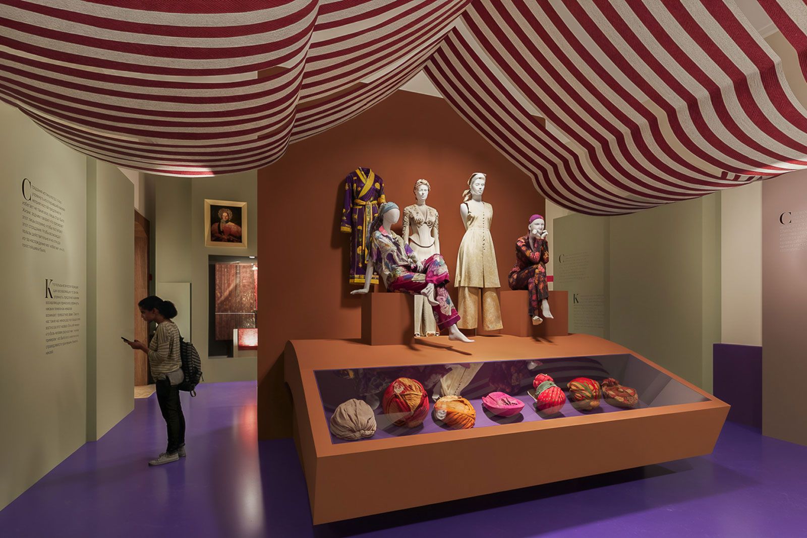 Более 300 образцов тканей и костюмов смогут бесплатно увидеть гости МЗ «Царицыно» в рамках музейной недели