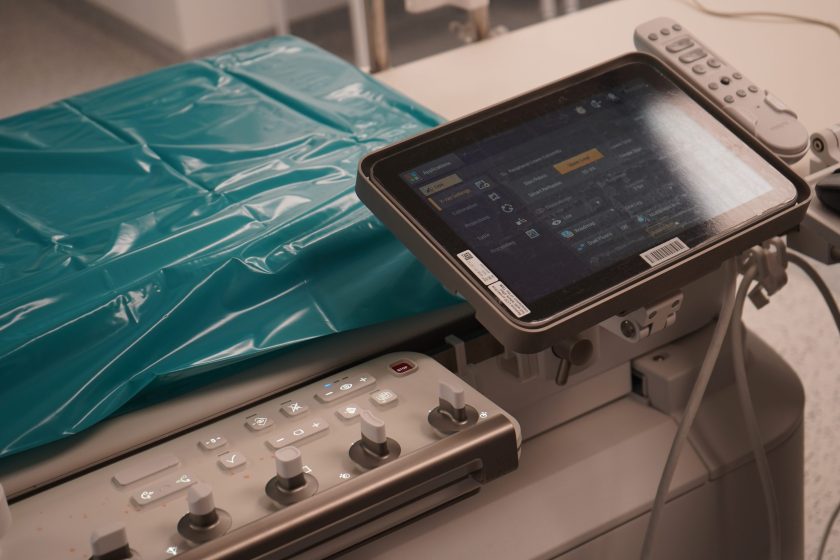 Из желудка питомца извлекли упаковочную ленточку, которую он проглотил. Фото: Анна Быкова, «Вечерняя Москва»