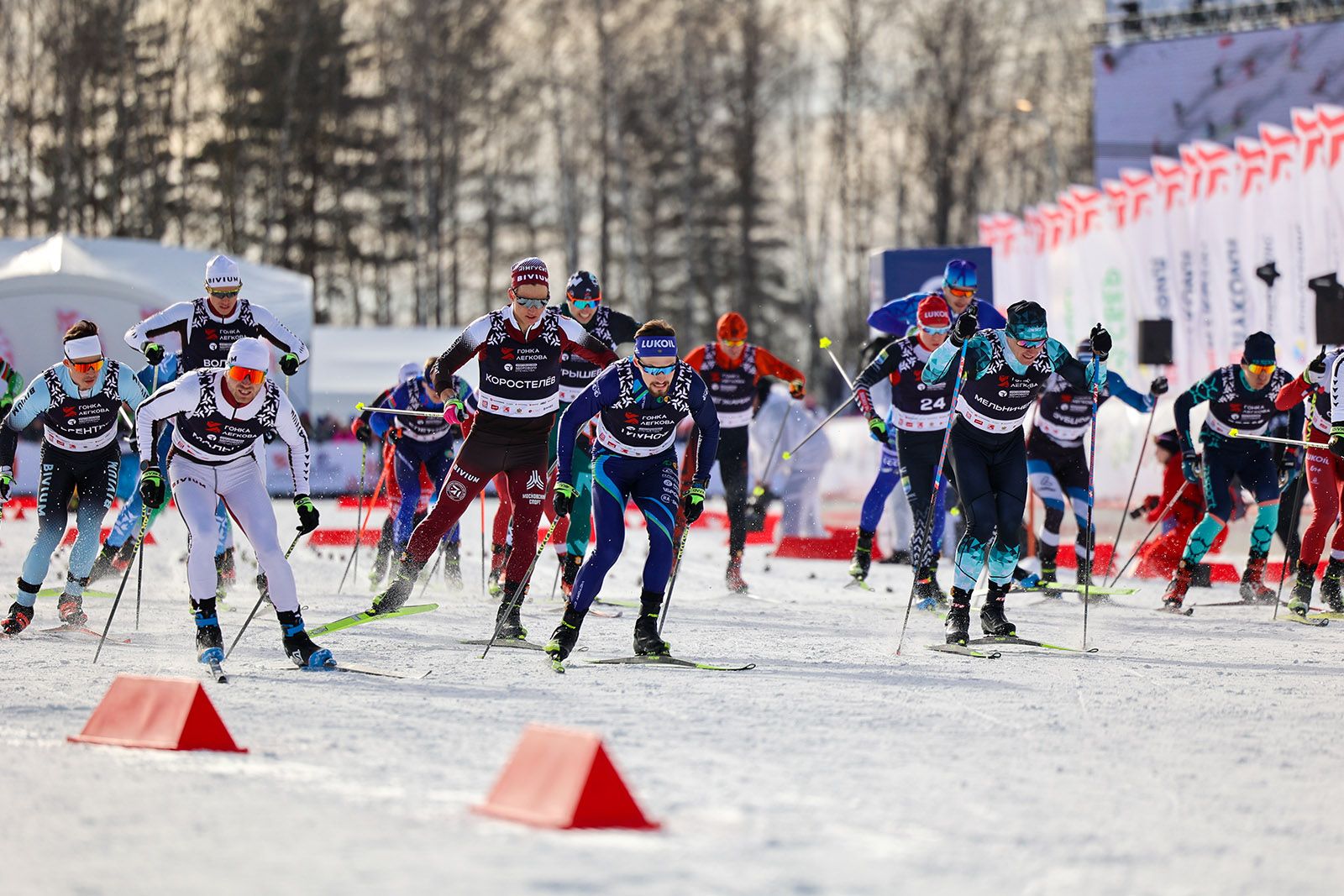 В шоу-гонках и профстартах зрители смогут увидеть ведущих российских лыжников и биатлонистов. Фото: пресс-служба Департамента спорта города Москвы