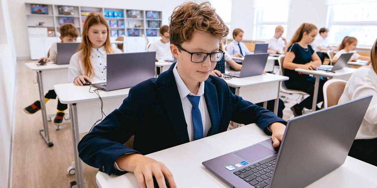 Преподавателям предлагаются современные цифровые инструменты для проведения занятий в классе и внеурочной деятельности, а также для проектных работ. Фото: пресс-служба Департамента образования и науки города Москвы